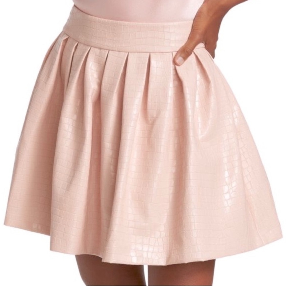 Alice + Olivia Fizer Vegan Leather Box Pleat Skirt in blush pink